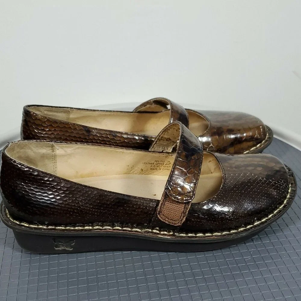 Alegria Women's Mary Jane Shoes Size 39/8.5 Brown Patent Leather Snakesk…